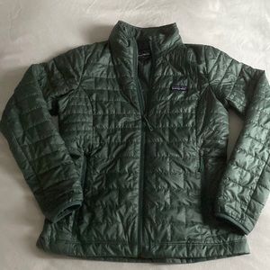 Patagonia women’s nano puff jacket
